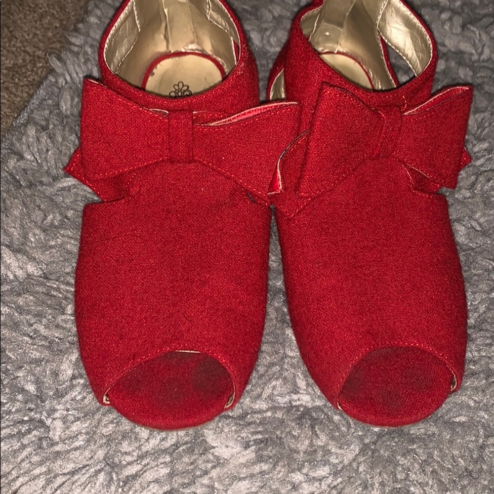 Red casual shoe